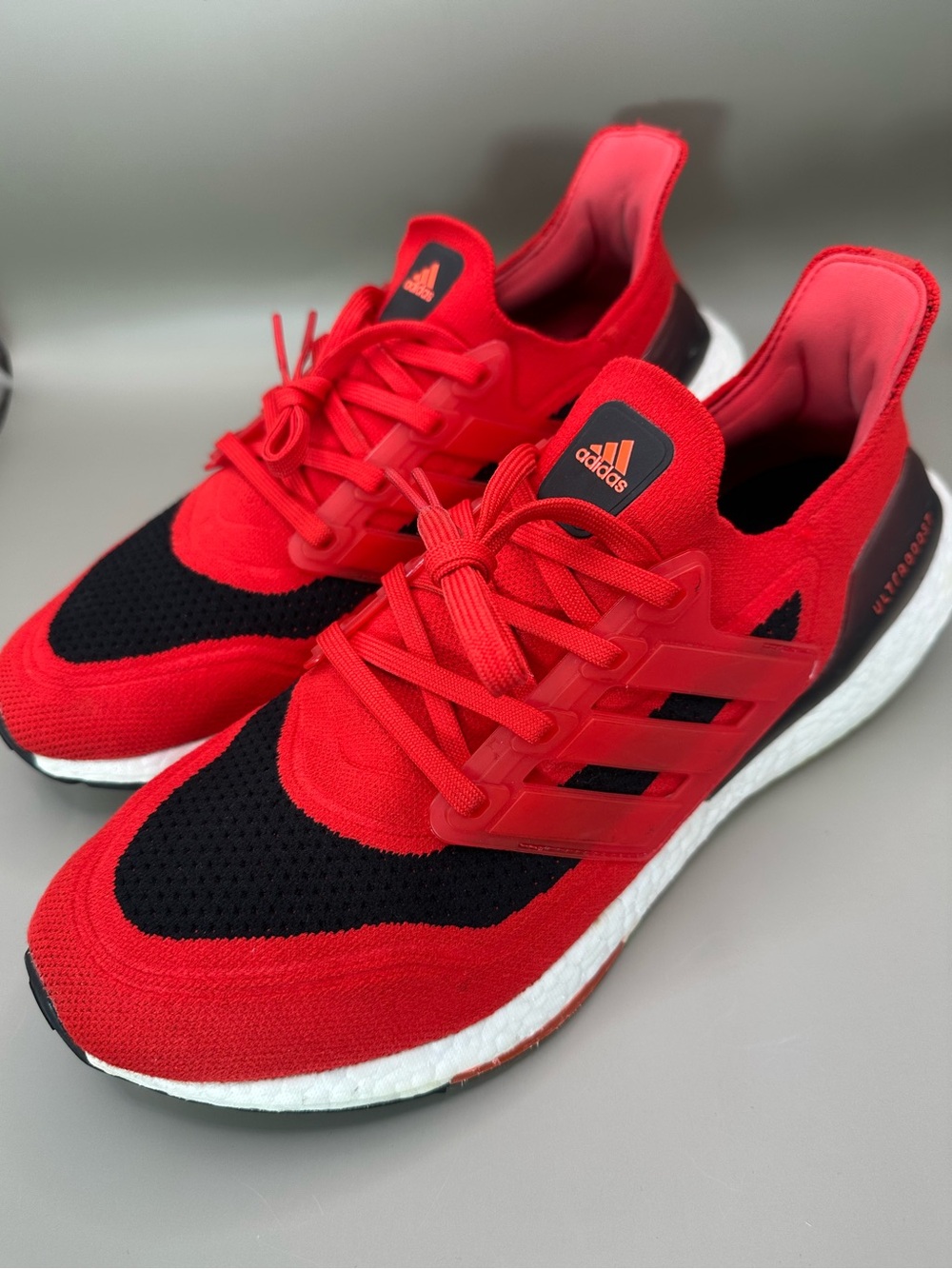Adidas UltraBoost 21 Vivid Red Solar Black Men’s Running Shoes size 11.